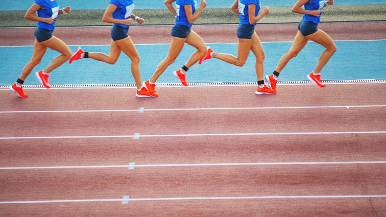 哈维·阿隆索表示：巴塞罗那昨日取胜，因此我们必须赢下更多比赛。我们目前积45分，目标是冲击90分。 展望接下来的赛程，竞争将异常激烈。超级杯的战火即将点燃。 来源：Barça Universal